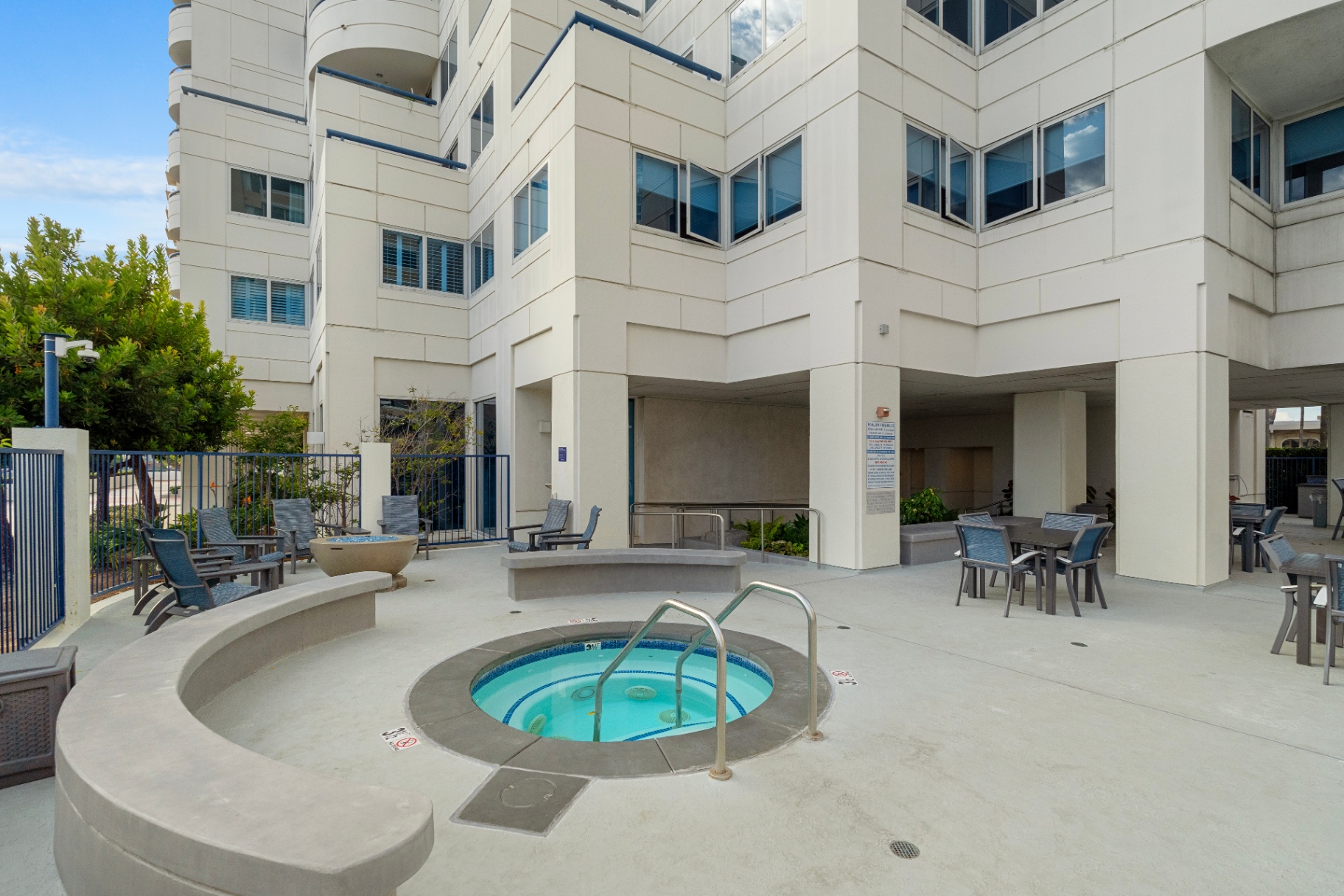 Community Spa & Lounge Area