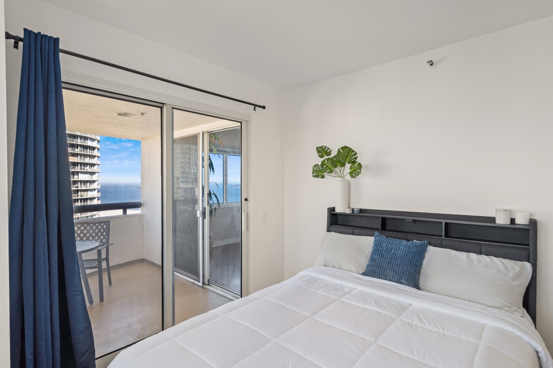 Guest Bedroom with Ocean and City views and Balcony access